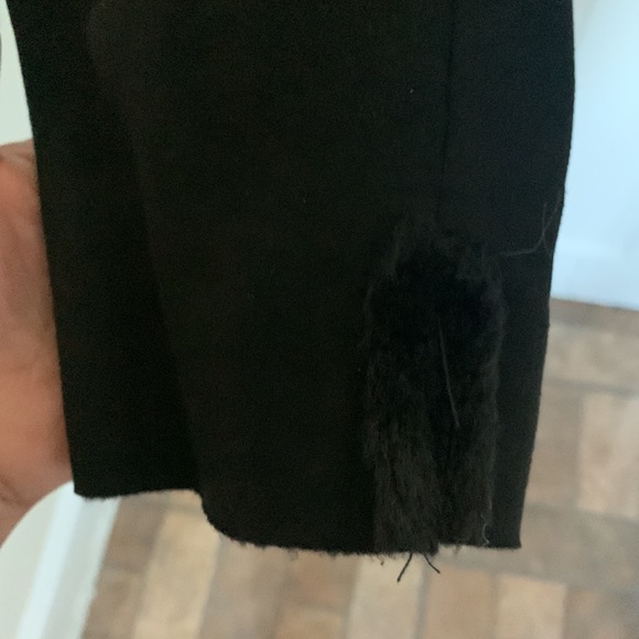 A black jacket with collar with side zipper and fur on the inside - Picture 7 of 7